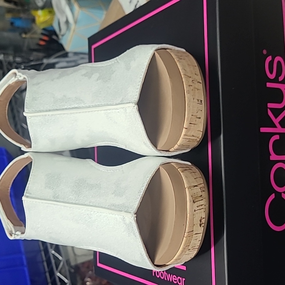 NWT white metallic carley wedge